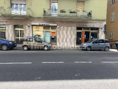 Locale commerciale in Vendita