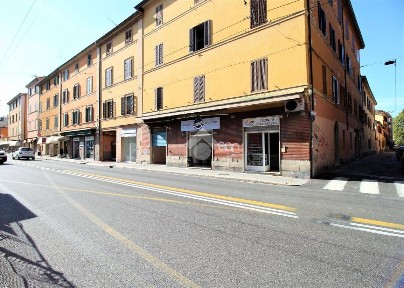 Locale commerciale in Vendita