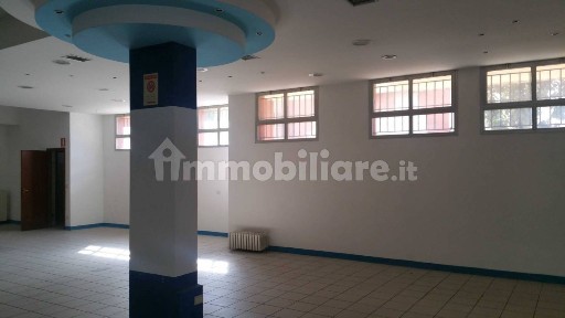 Locale commerciale in Vendita