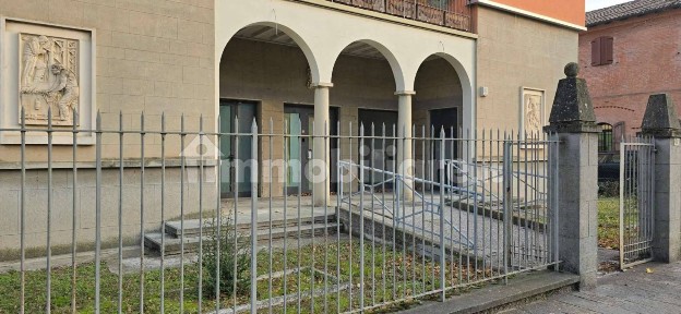 Locale commerciale in Vendita