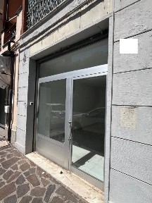 Locale commerciale in Vendita