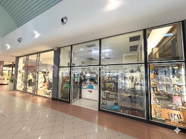 Locale commerciale in Vendita