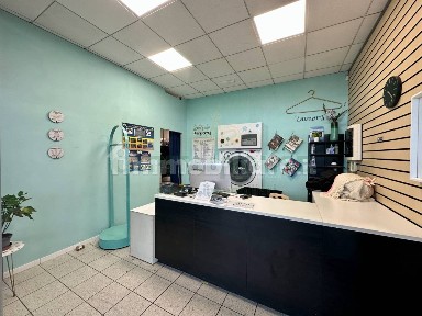 Locale commerciale in Vendita