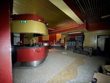 Locale commerciale in Vendita