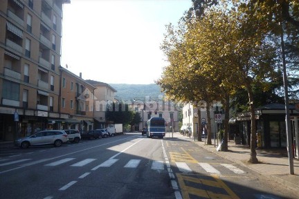 Locale commerciale in Vendita
