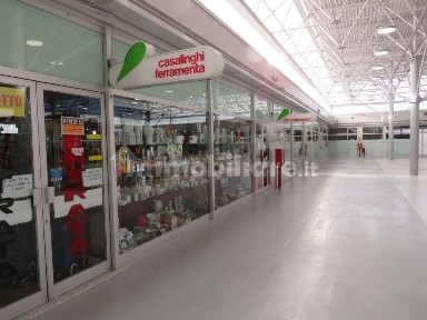 Locale commerciale in Vendita