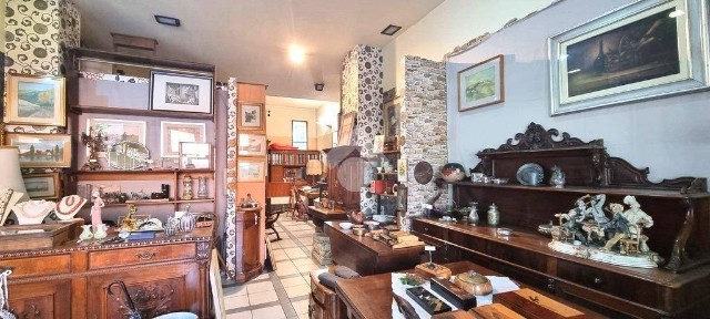 Locale commerciale in Vendita