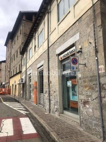 Locale commerciale in Vendita