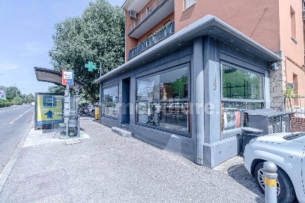 Locale commerciale in Vendita