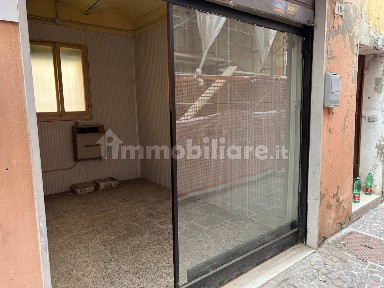 Locale commerciale in Vendita