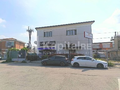 Locale commerciale in Vendita