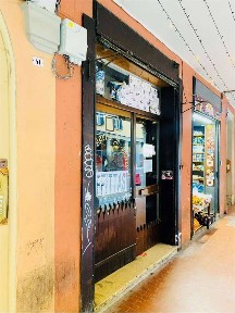 Locale commerciale in Vendita