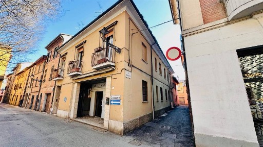 Locale commerciale in Vendita