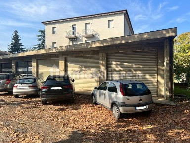 Locale commerciale in Vendita