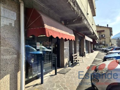 Locale commerciale in Vendita