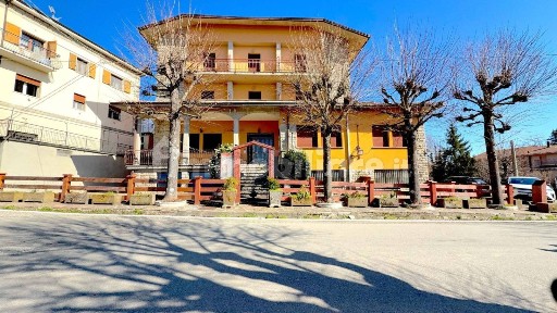 Locale commerciale in Vendita