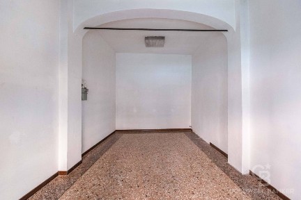 Locale commerciale in Vendita