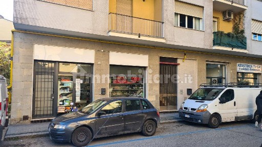 Locale commerciale in Vendita