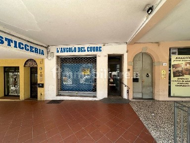 Locale commerciale in Vendita