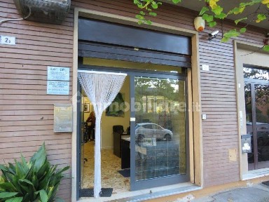 Locale commerciale in Vendita