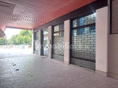 Locale commerciale in Vendita
