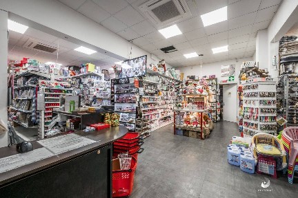 Locale commerciale in Vendita
