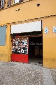 Locale commerciale con laboratorio in Vendita