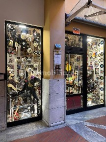 Locale commerciale in Vendita