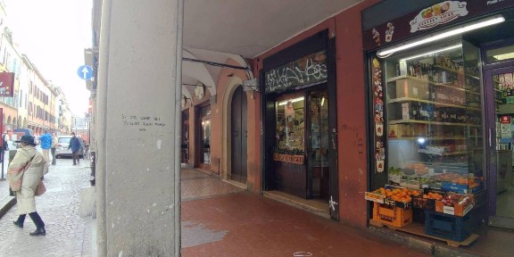 Locale commerciale in Vendita