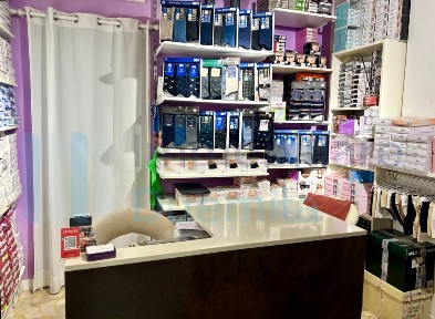 Negozio di abbigliamento in Vendita