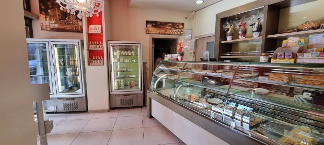 Locale commerciale in Vendita
