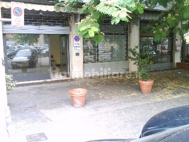 Locale commerciale in Vendita