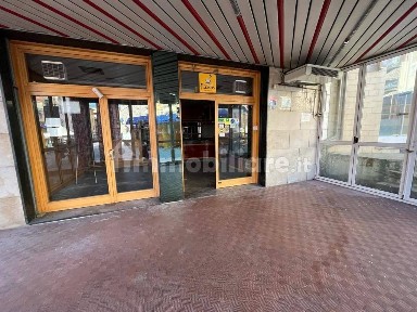 Locale commerciale in Vendita