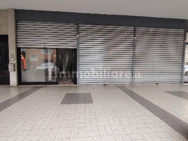 Locale commerciale in Vendita