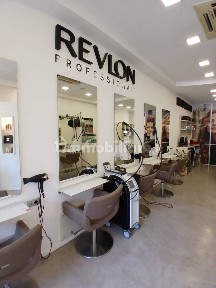Locale commerciale in Vendita