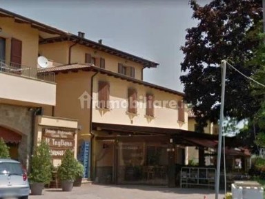 Locale commerciale in Vendita