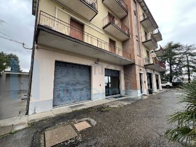Locale commerciale in Vendita