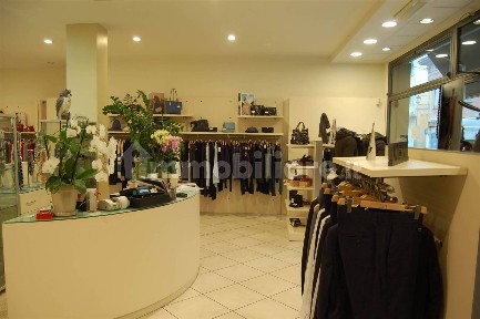 Locale commerciale in Vendita