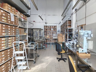 Erboristeria con laboratorio in Vendita