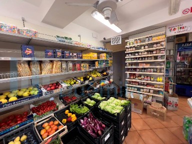 Locale commerciale in Vendita
