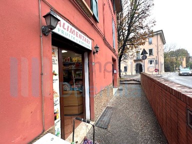 Locale commerciale in Vendita