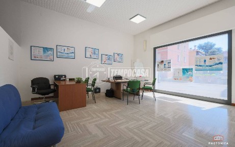 Locale commerciale in Vendita
