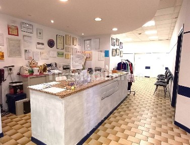 Locale commerciale in Vendita