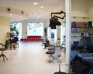 Locale commerciale in Vendita