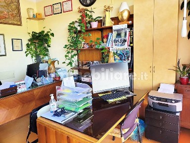Locale commerciale in Vendita