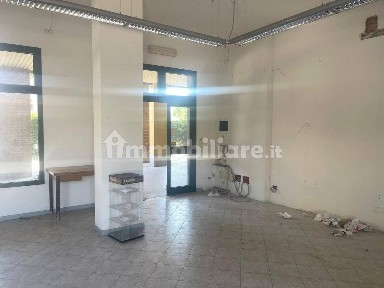 Locale commerciale in Vendita
