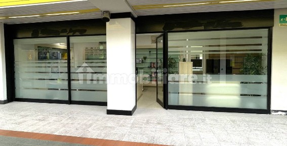 Locale commerciale in Vendita