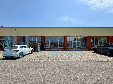 Locale commerciale in Vendita