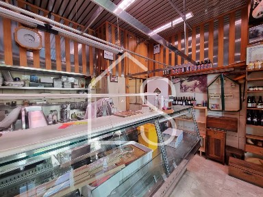 Locale commerciale in Vendita