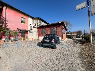 Locale commerciale in Vendita